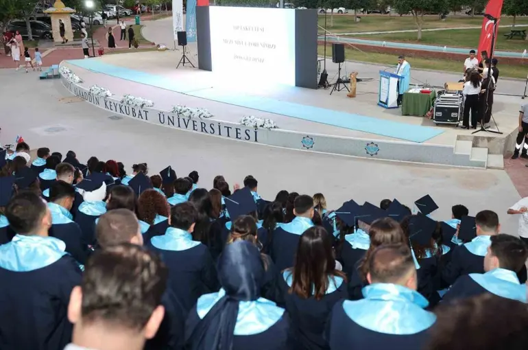 ALKÜ Tıp Fakültesi’nde 90 genç hekim mezun oldu
