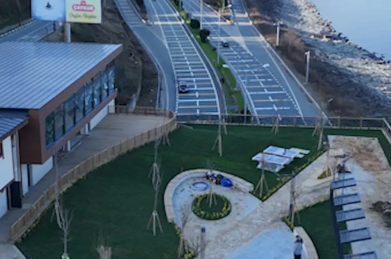 Altı tünel üstü park
