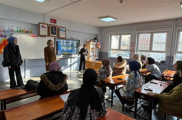 Altıntaş’ta Aile Okulu Kursu devam ediyor
