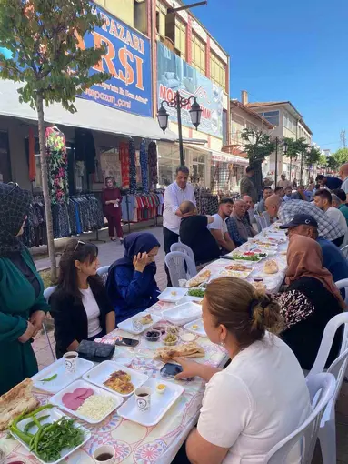 Anahtar Parti Kırşehir teşkilatı çarşı esnafıyla kahvaltıda buluştu
