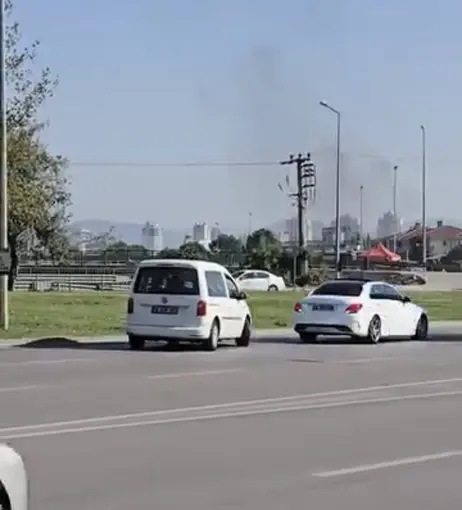 Anayolda geri geri ilerledi, kazaya karıştı olay yerinden böyle kaçtı
