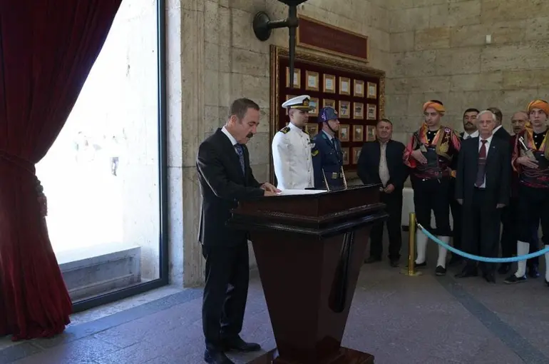 Ankaralılar Derneği’nin yeni yönetimi Anıtkabir’i ziyaret etti
