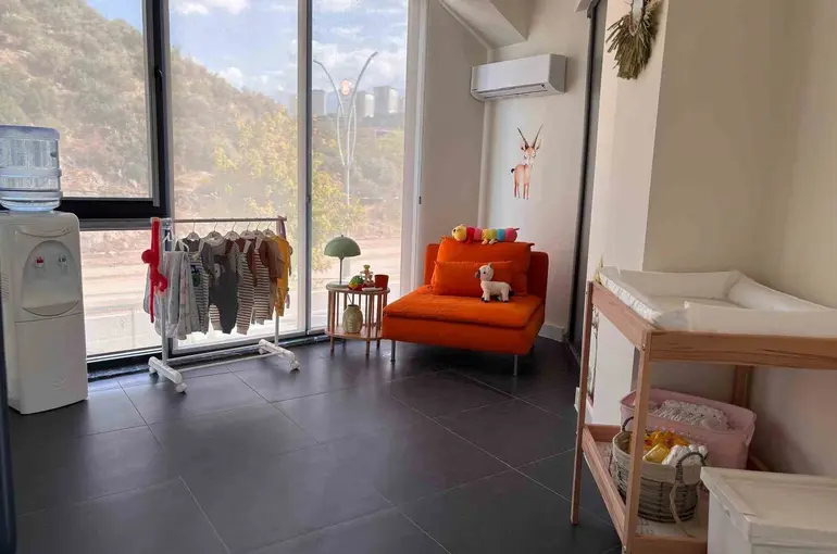 Anne dostu oto showroom
