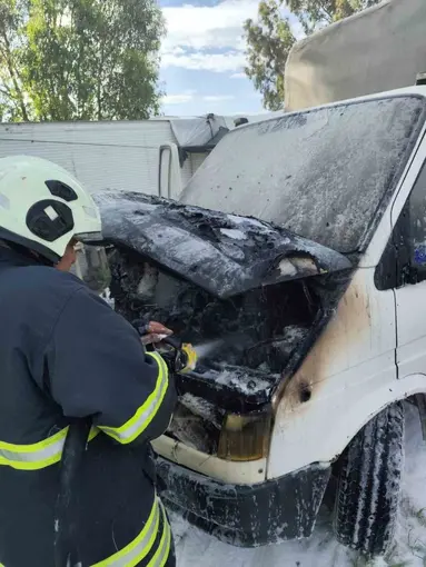 Antakya’da kamyonet yangını
