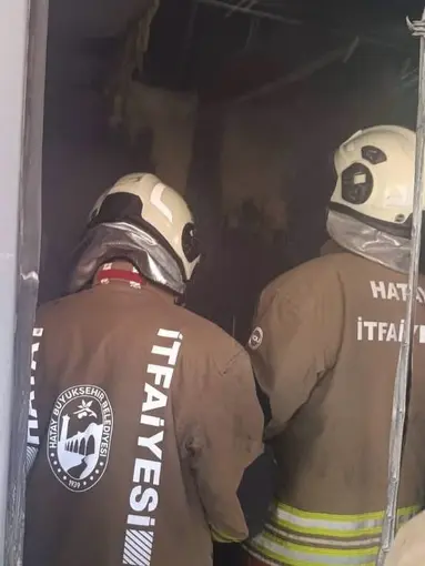 Antakya’da konteyner yangını kısa sürede söndürüldü
