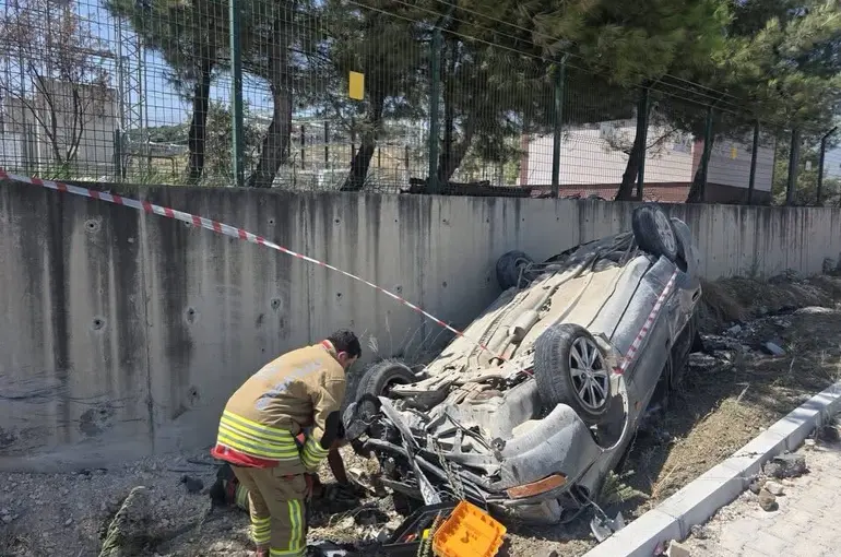 Antakya’da takla atan aracın sürücüsü yaralandı
