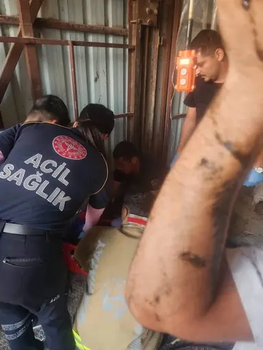 Antakya’da yük asansörü düştü: 1 yaralı
