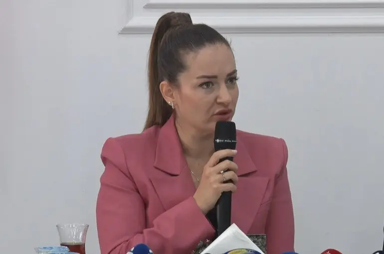 Antalya Büyükşehir Belediye Başkanvekili Özdemir: "Muhittin Başkan günden güne kilo veriyor, bağışıklığı düşüyor"

