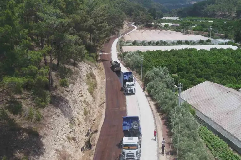 Antalya Büyükşehir’den kırsal mahalle yollarına 759 milyar 505 milyon TL’lik yatırım
