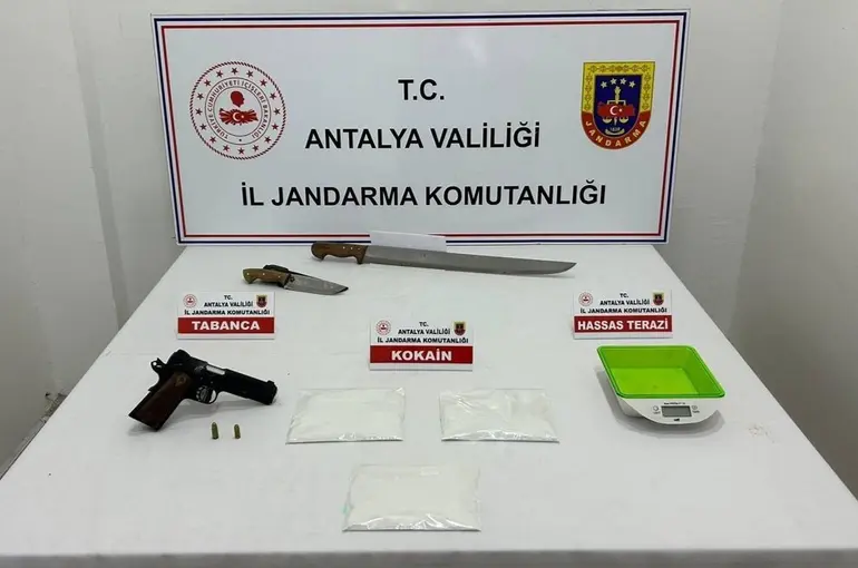 Antalya’da 1 kilo 350 gram kokain ele geçirildi