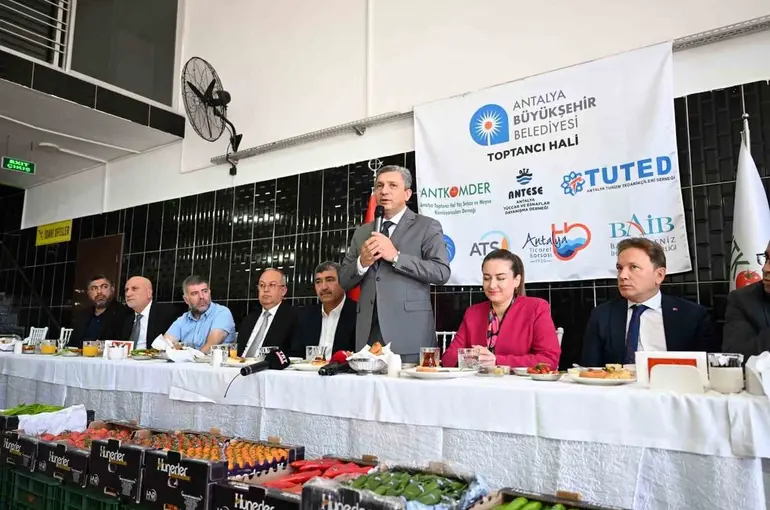 Antalya Toptancı Hali’nde çalışma saatlerinde değişikliğe gidildi
