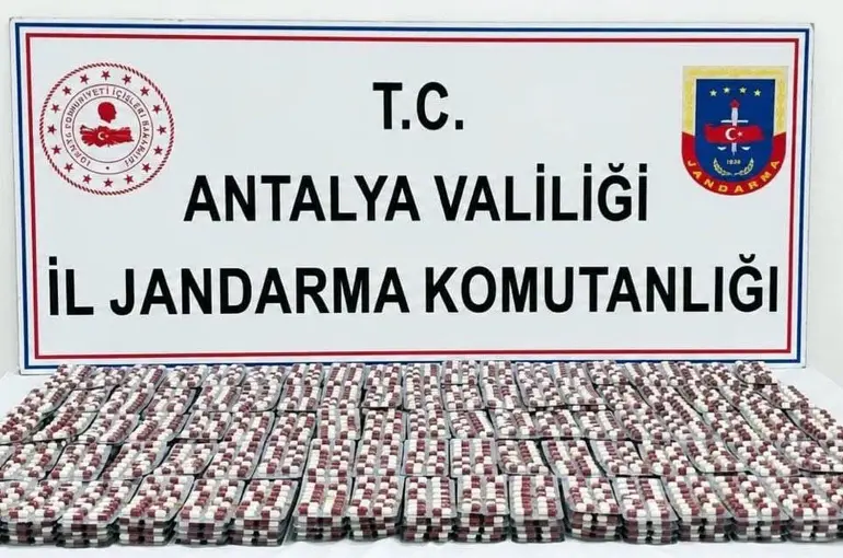 Antalya’da 6 bin 540 sentetik hap ele geçirildi
