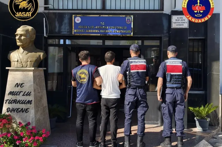 Antalya’da hapis cezasıyla aranan 3 hükümlü yakalandı
