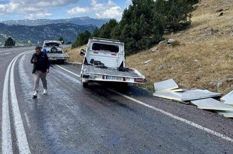 Antalya’da iki ayrı trafik kazasında 2 kişi yaralandı
