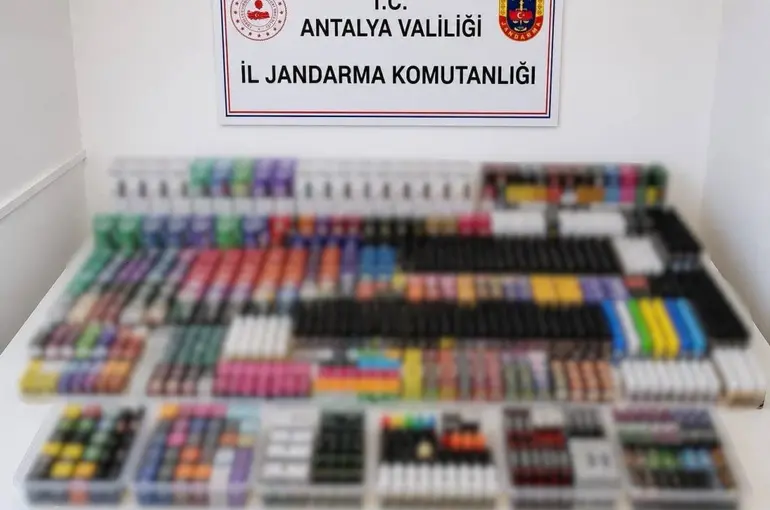 Antalya’da kaçak elektronik sigara operasyonu

