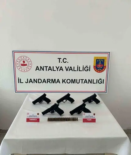 Antalya’da kaçak silah operasyonu
