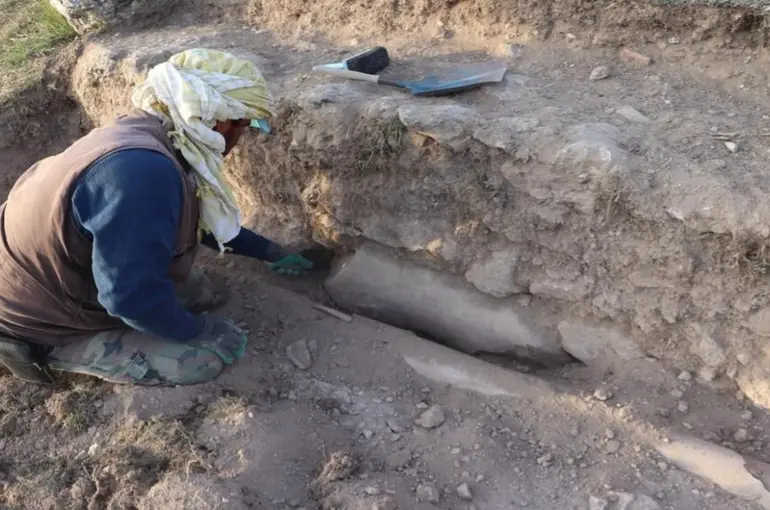 Antik Kentde 1800 yıllık heykel bulundu