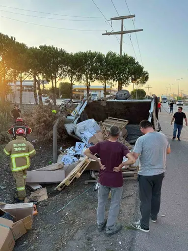 Araç altında sıkışan sürücü kurtarıldı
