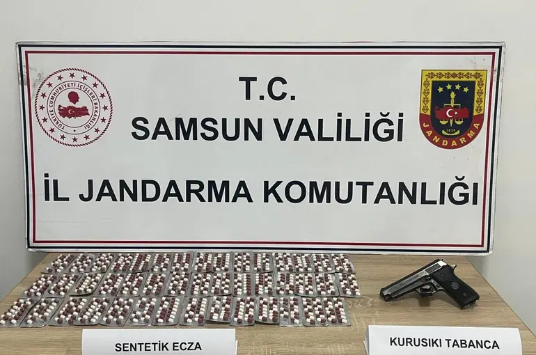 Araçtaki özel zuladan sentetik hap çıktı: 1 gözaltı
