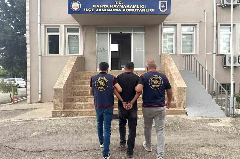 Aranan şahıs jandarma operasyonu İle yakalandı
