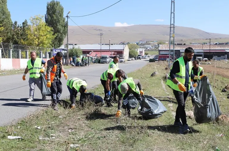 Ardahan Belediyesi’nden sanayi sitesinde temizlik seferberliği
