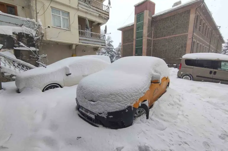 Ardahan’da hafta sonu eğitimlerine kar engeli

