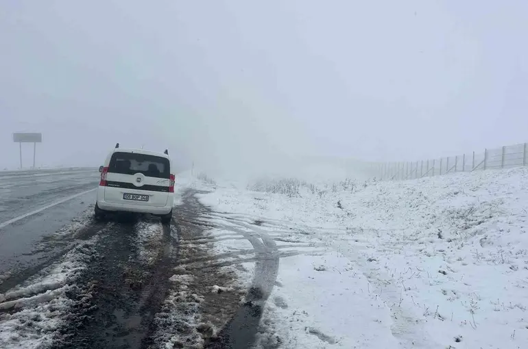 Ardahan’da karla mücadele çalışmaları başladı
