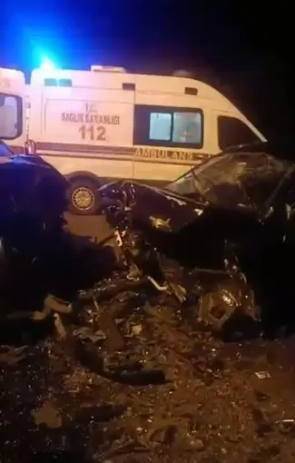 Ardahan’da otomobil ile hafif ticari araç kafa kafaya çarpıştı: 5 yaralı
