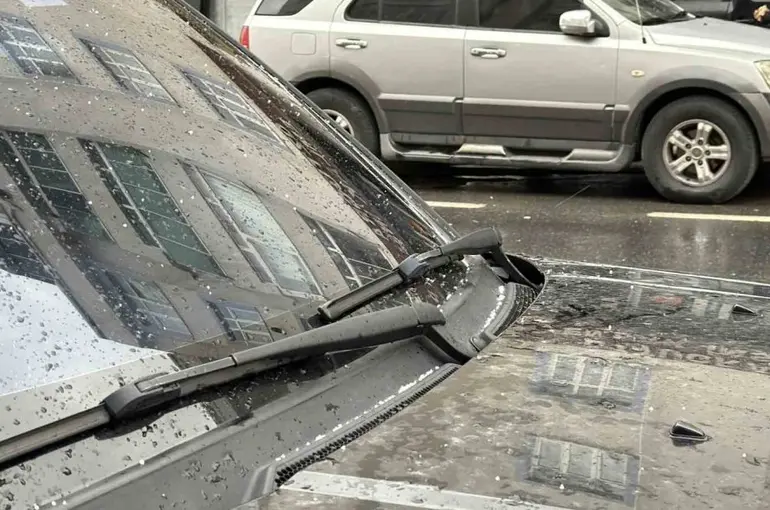 Arnavutköy’de beklenen kar yağışı başladı
