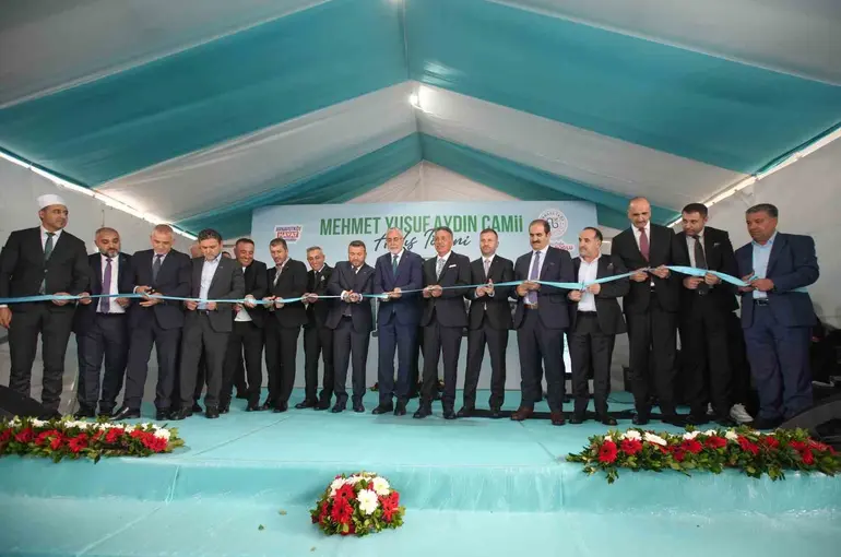 Arnavutköy’de Mehmet Yusuf Aydın Camii, Bakan Işıkhan’ın katılımıyla ibadete açıldı
