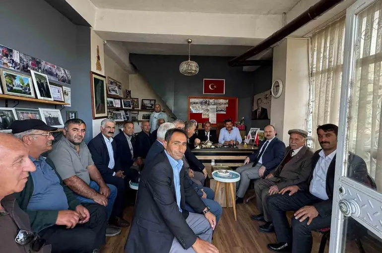 Arpaçay’da Kaymakam Güvenç ve Başkan Elma muhtarlarla buluştu
