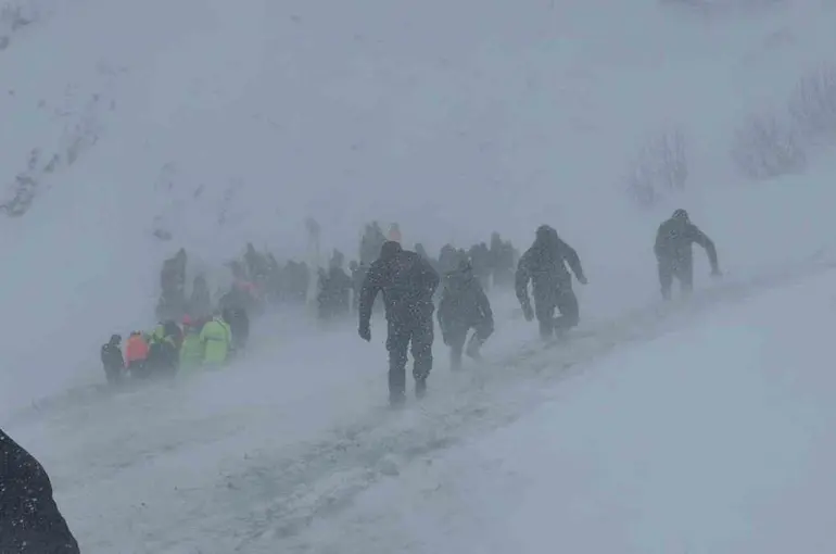 Artvin’de çığ bölgesinde arama çalışmalarına ara verildi
