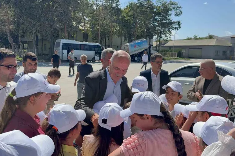 Aşkale çimento tesisleri çocukları ağırladı
