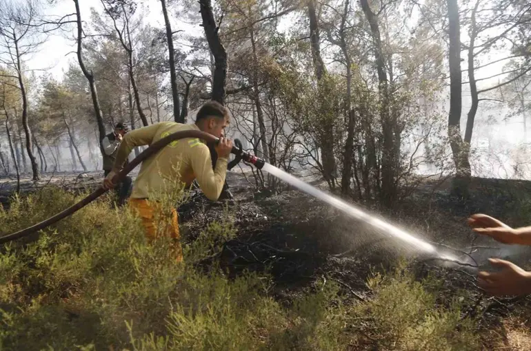 Ateş savaşçılarının bölgedeki çalışmaları sürüyor
