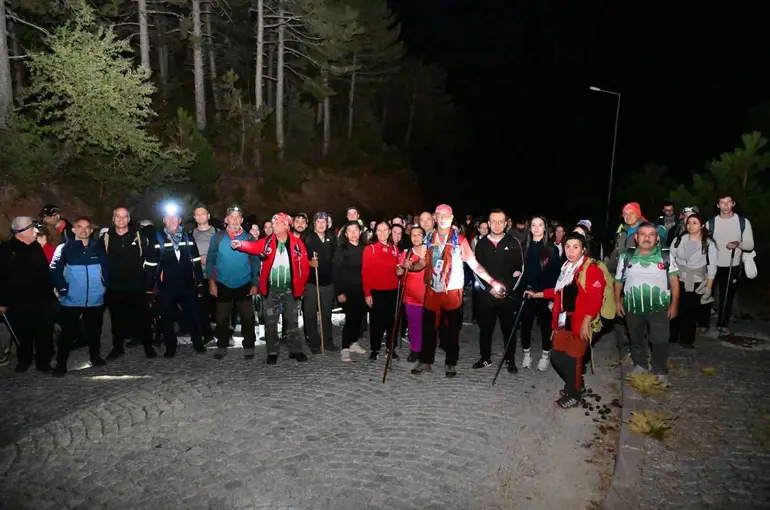 Avrupa Hareketlilik Haftası’nda Spil Dağı’nda gün doğumu yürüyüşü
