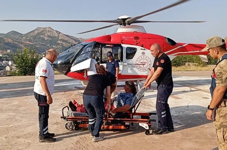Ayağı kırılan kadın helikopterle hastaneye kaldırıldı
