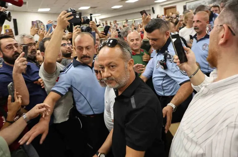 Aydın Büyükşehir Belediye Meclisi’nde gergin anlar
