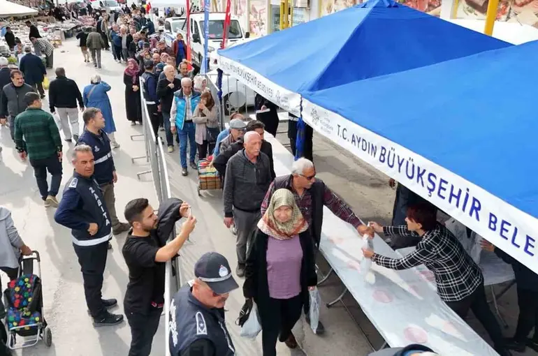 Aydın Büyükşehir, binlerce fideyi Sökeliler ile buluşturdu
