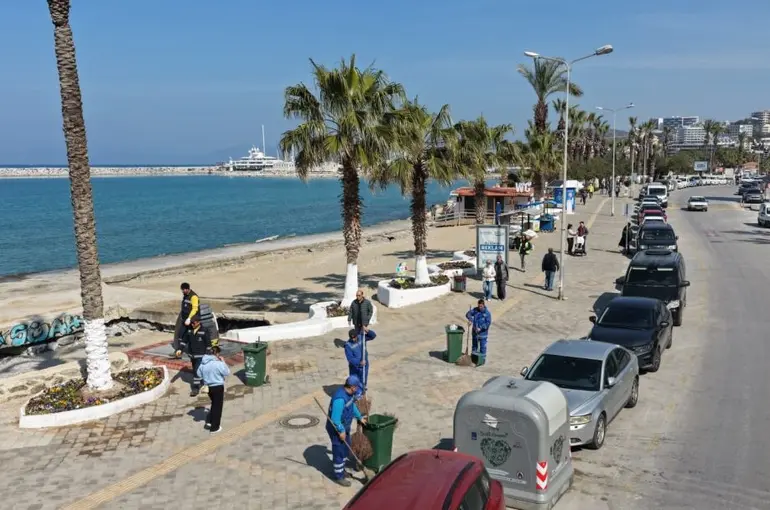 Aydın Büyükşehir’den bayram öncesi Kuşadası’nda çevre düzenlemesi
