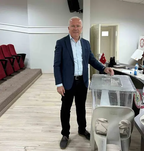 Aydın Eczacı Odası Başkanı Karaarslan 7. defa güven tazeledi
