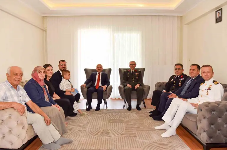 Aydın Valisi Varol, gazi Çakır ve ailesiyle bir araya geldi
