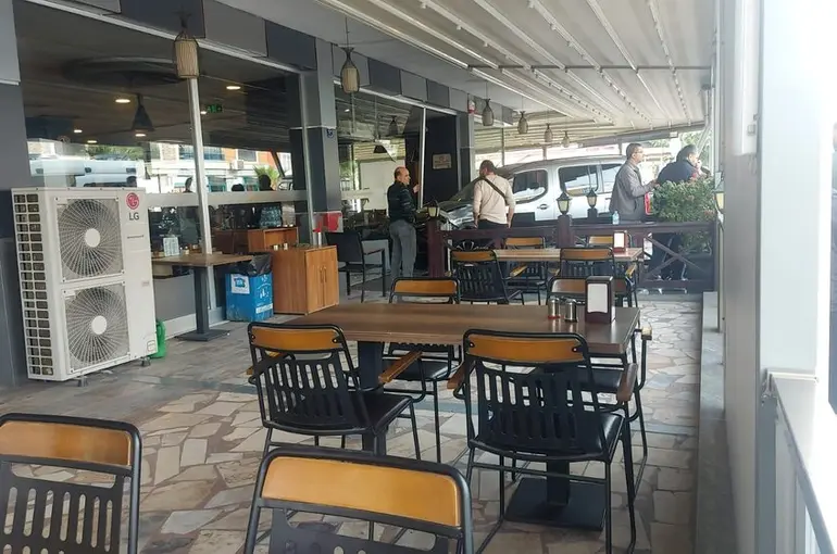 Aydın’da 15 yaşındaki sürücü iş yerine daldı: 1 yaralı
