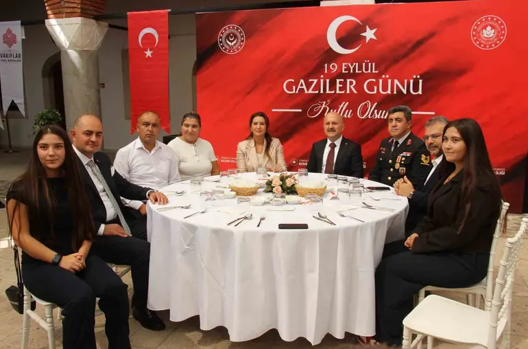Aydın’da gaziler onuruna yemek programı düzenlendi

