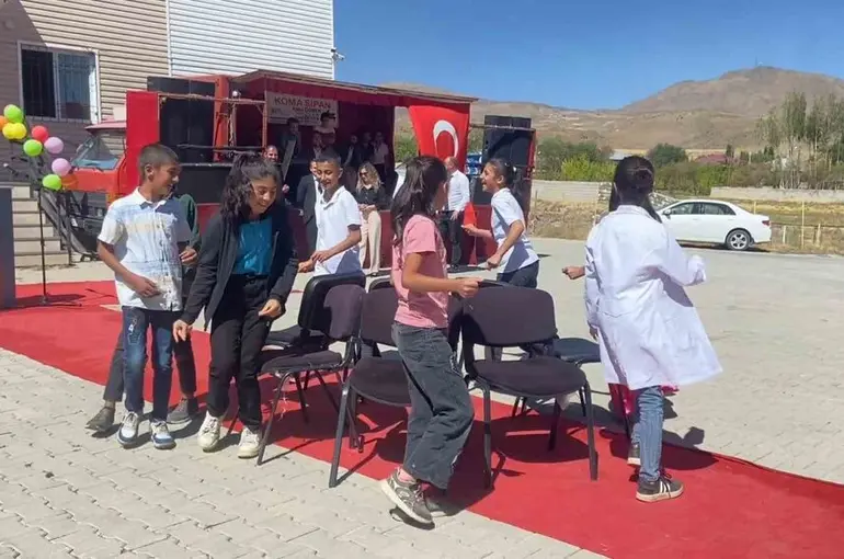 Aydınlar beldesinde İlköğretim Haftası coşkuyla kutlandı
