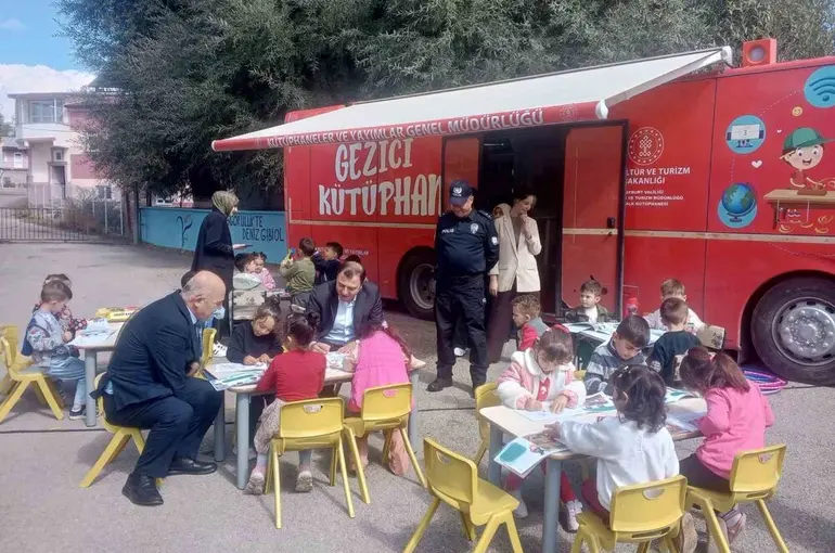 Aydıntepe’de anaokul öğrencilerine ‘Gezici Kütüphane’ tanıtıldı

