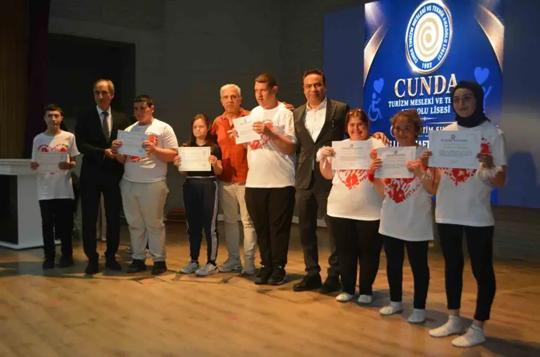 Ayvalık’ta özel öğrencilerden anlamlı gösterim

