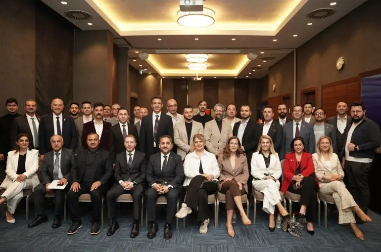 Azerbaycan yatırım fırsatları, İzmir’de masaya yatırıldı
