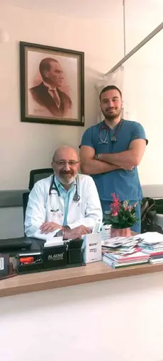 Baba oğul aynı hastanede görev yapıyor
