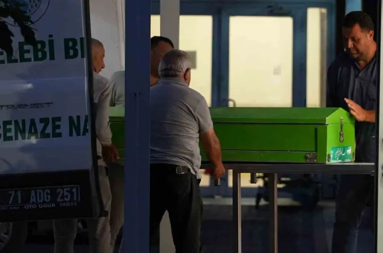 Babasının cesedini parçalayıp tuvalete gömen şahıs tutuklandı
