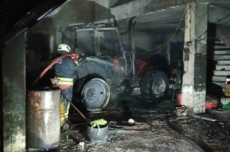 Bafra’da sanayi sitesinde korkutan yangın: İş yerinde büyük hasar
